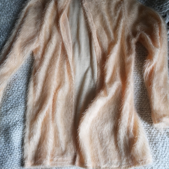 Peach fuzz cardigan - Picture 2 of 6